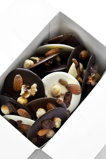 盒子里的法国巧克力图片下载