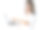 年轻的女商人手里拿着一台笔记本电脑图片下载
