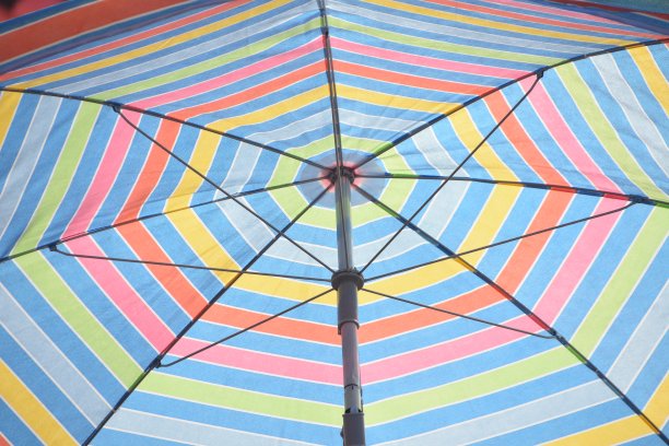 明亮的阳伞背景图片下载