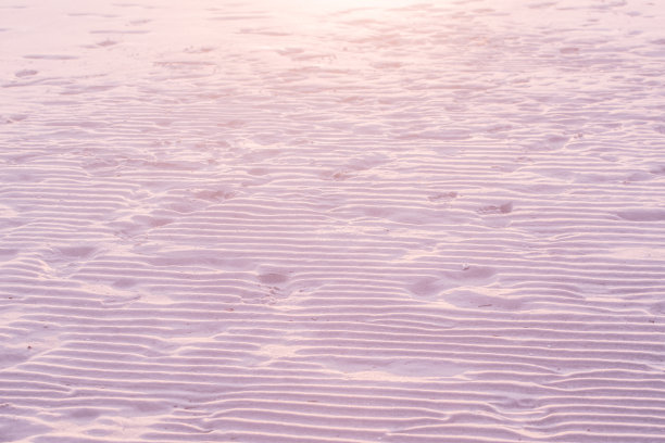 抽象的沙子图案背景粉色调和脚印图片下载