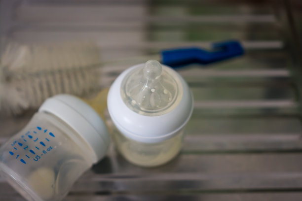 空奶瓶图片下载