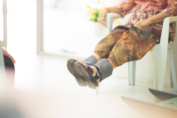 病人在医院的锻炼图片下载