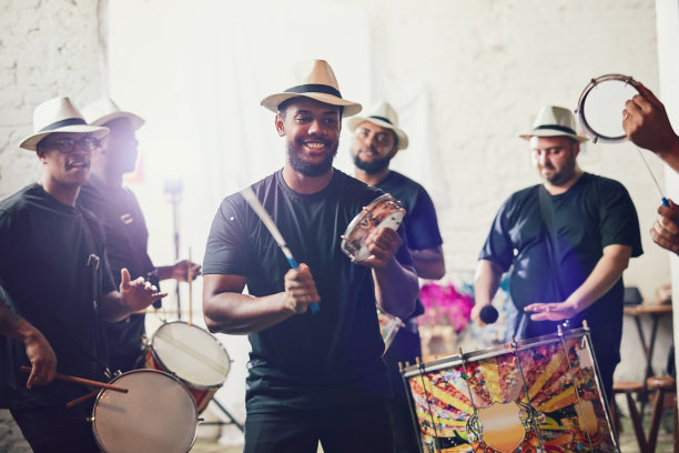 他们的节拍让房间充满了活力图片下载