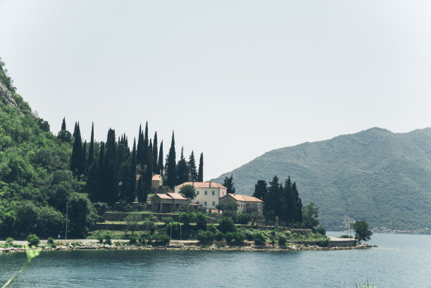 位于黑山科托尔湾的巴尼亚修道院图片下载