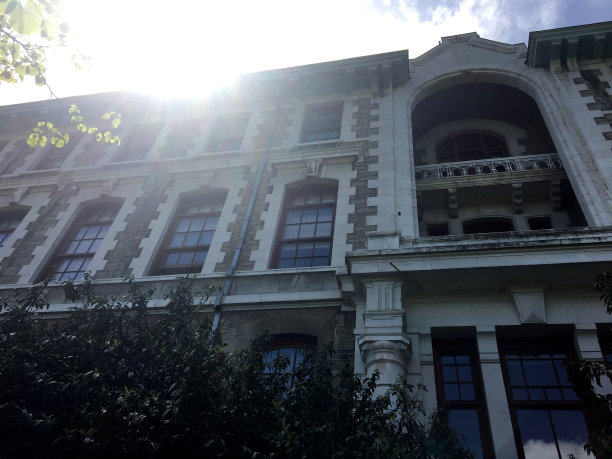 大学的建筑图片下载