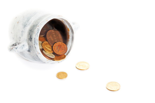 旧的硬币。孤立的白色背景。集体化的概念。寻找宝藏图片下载