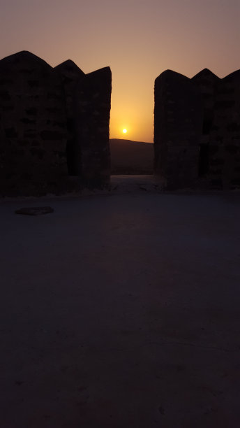 堡垒里的日落图片下载