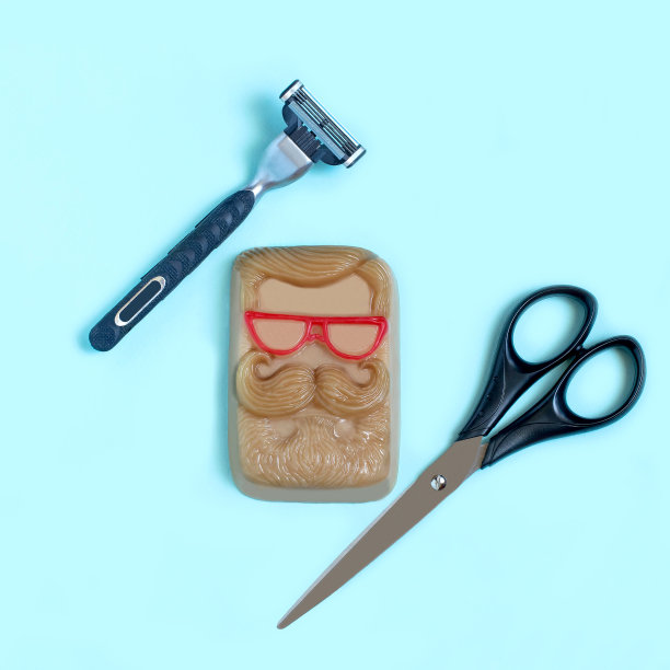 手工香皂，带有胡子、剪刀和剃须刀图片下载