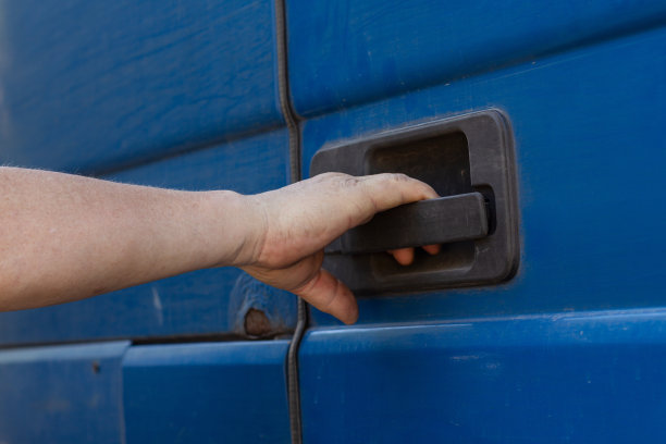 手动打开卡车门图片下载