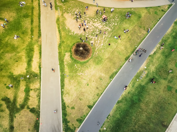 鸟瞰图著名的阿拉莫广场在旧金山，加利福尼亚州图片下载
