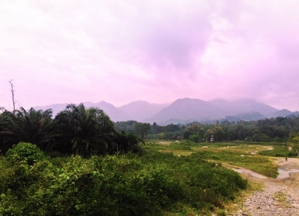 印尼苏门答腊拉旺山周围的风景图片下载