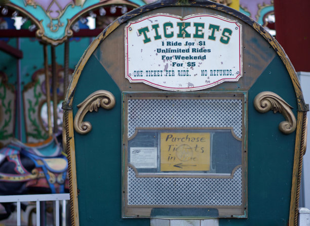 老式旋转木马售票亭图片下载