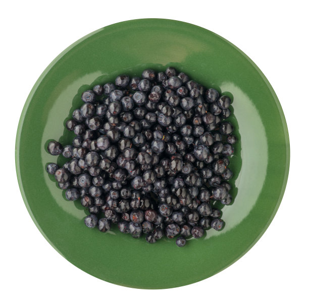 白色背景盘子中的蓝莓图片下载