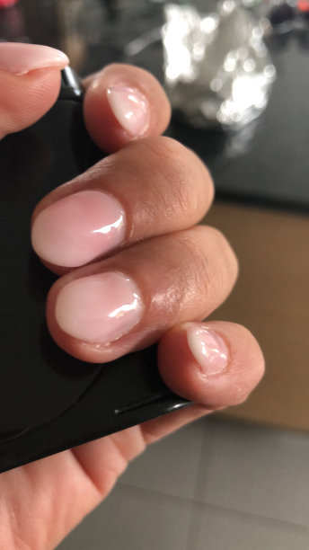 粉色指甲油法式指甲图片下载