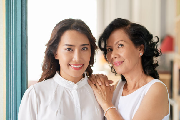 母亲和女儿图片下载