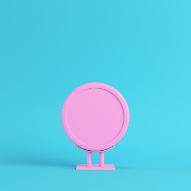 粉红色空白广告广告牌在明亮的蓝色背景在柔和的颜色图片下载