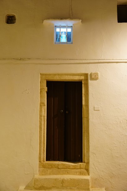 灯光圣母在门上图片下载