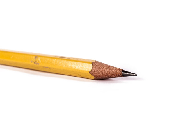 白色背景上的黄色铅笔图片下载