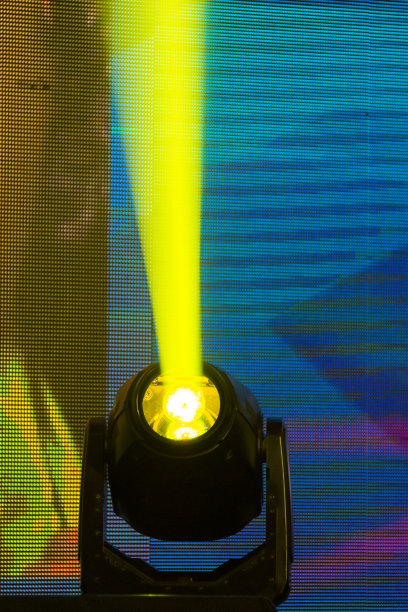 在危地马拉，黄色的音乐会灯光点亮了灯光。图片下载