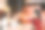 一群亚洲快乐和微笑的年轻男子和妇女拿着酒精鸡尾酒祝酒和庆祝在社交聚会在餐厅ใ素材图片