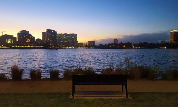 湖边的平安夜图片下载