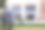教育对象在学校前面的空长凳上。图片下载