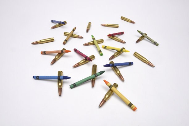 子弹和蜡笔图片下载