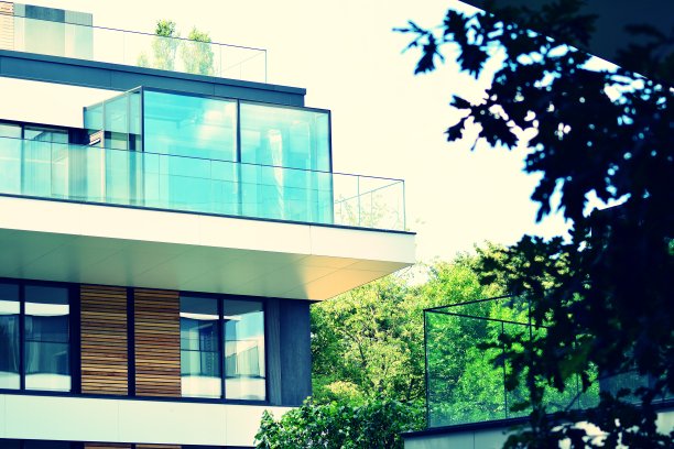 现代公寓建筑外观。复古的颜色因袭图片下载