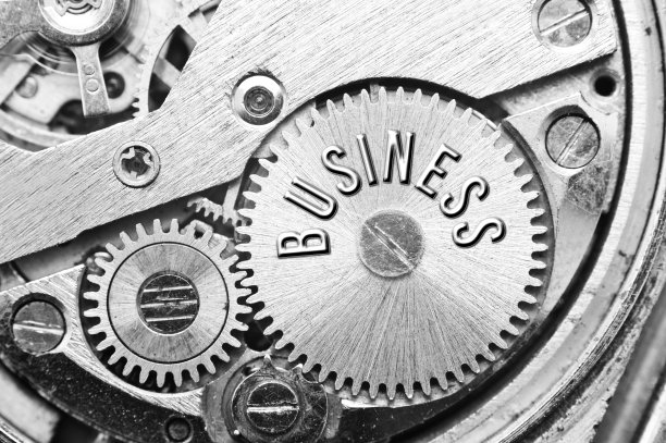 背景与铭文业务。黑白色背景与金属齿轮发条。宏。概念性照片为您成功的业务设计。金属黑白字母，齿轮。团队合作理念图片下载