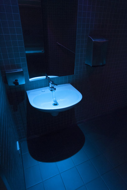 蓝色的厕所图片下载