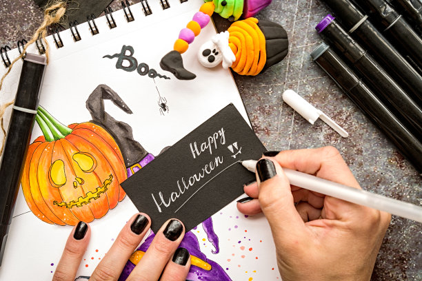 女人画万圣节插画，黑色指甲图片下载