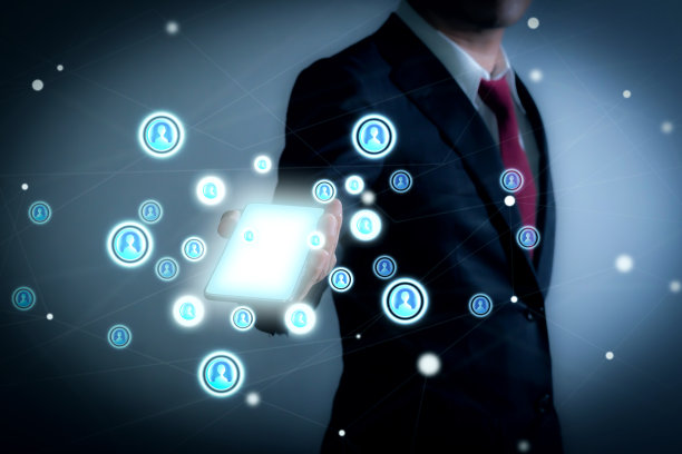 商人对模糊背景使用社交网络界面3D渲染图片下载