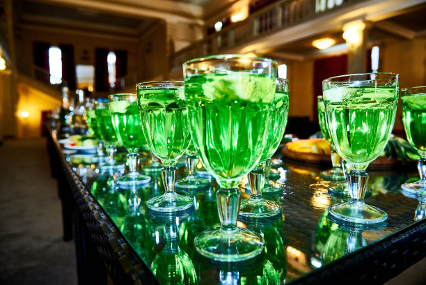 桌上有柠檬水图片下载