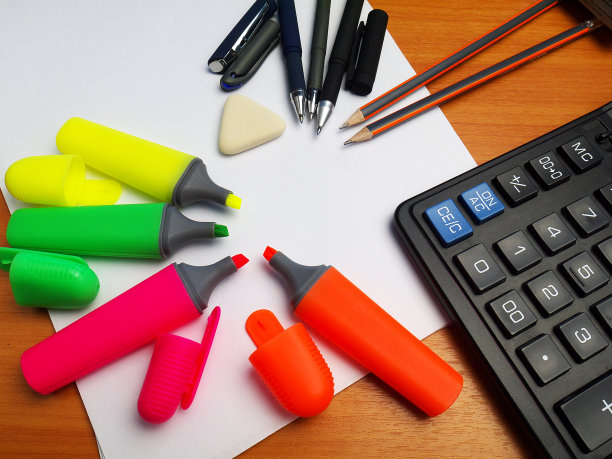 圆珠笔、记号笔、铅笔、橡皮、计算器等图片下载