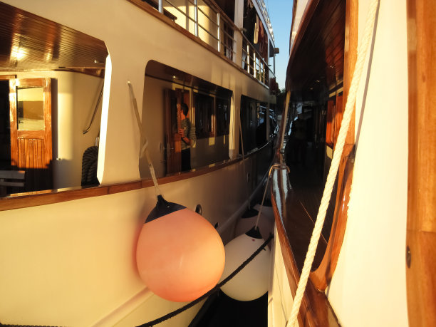 并排的船图片下载