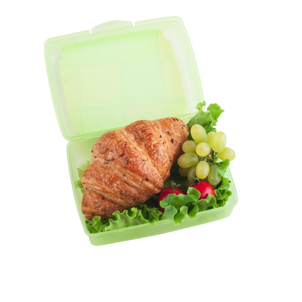 绿色午餐盒，牛角面包，沙拉图片下载