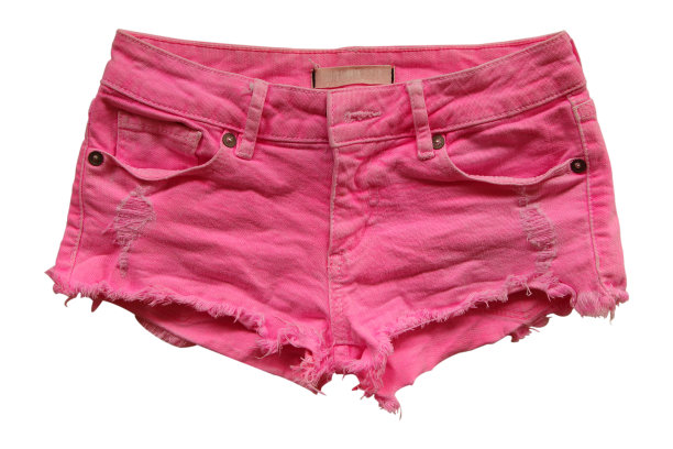 时尚粉色牛仔短裤缺乏手工与白色背景。图片下载