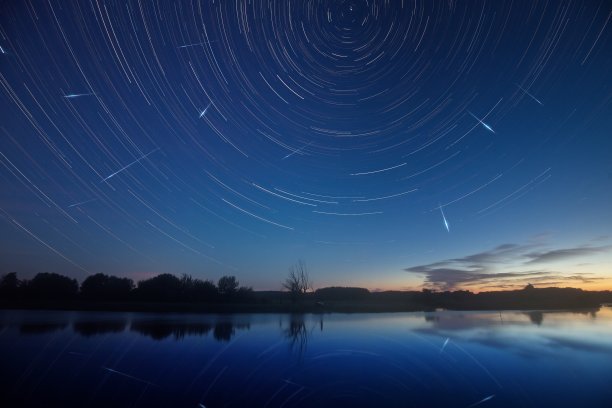 星迹和英仙座2号图片下载