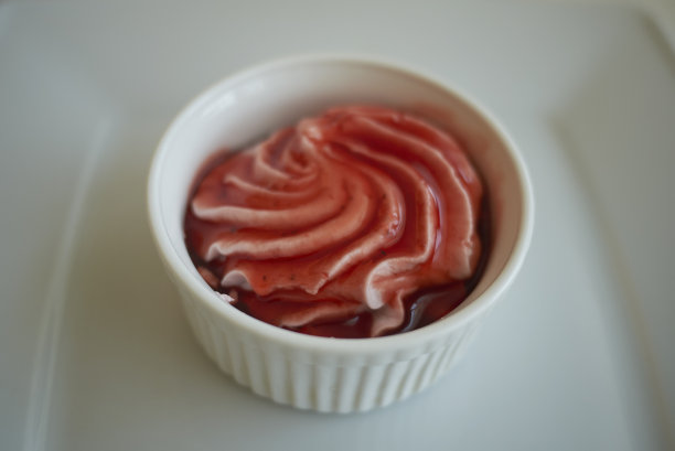 草莓酸奶慕斯图片下载