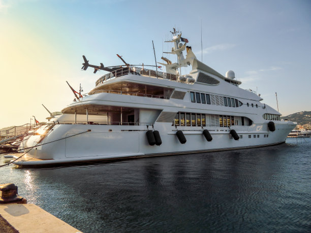 戛纳-港口的豪华游艇图片下载