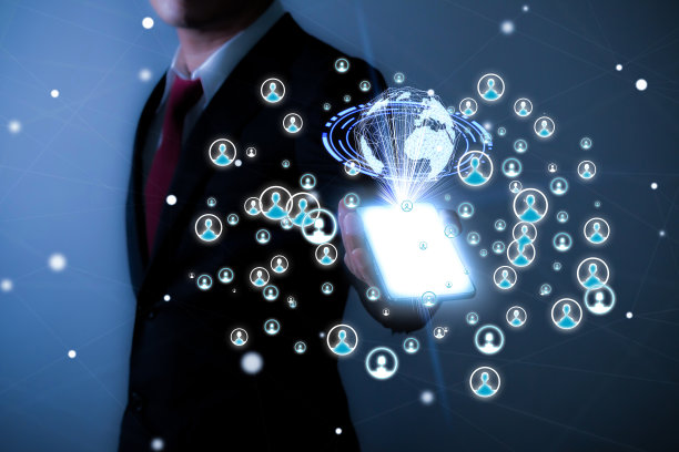 商人对模糊背景使用社交网络界面3D渲染图片下载