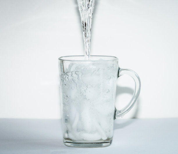 新鲜的水图片下载