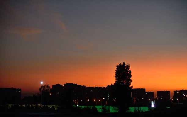 阿拉木图晚上景观图片下载