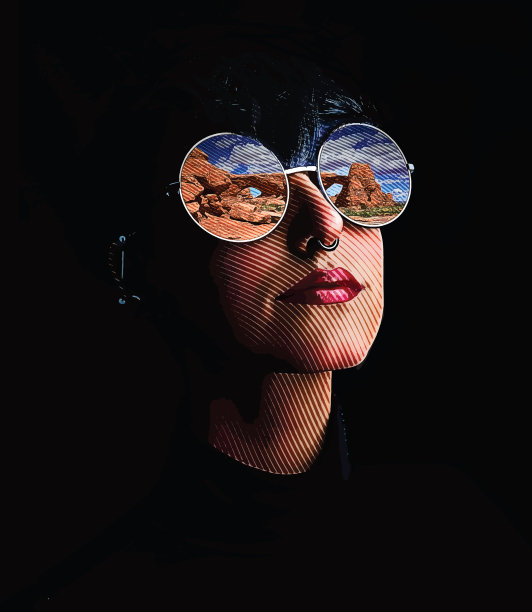 女子、太阳镜与拱门国家公园的多重曝光——炮塔拱门图片下载