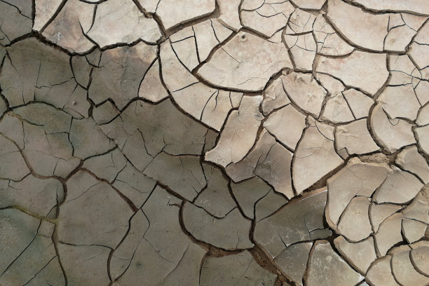 表面干、湿土壤为背景图片下载