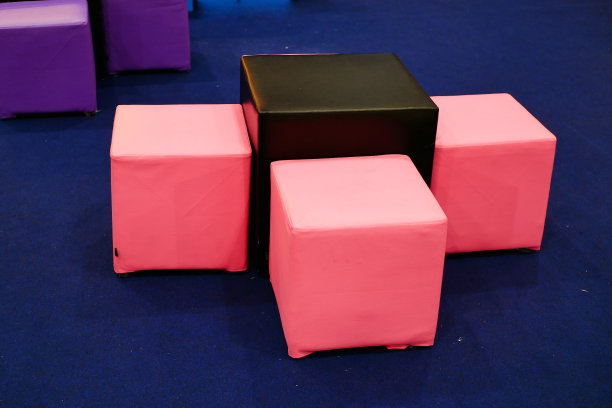 现代粉色脚凳椅子图片下载