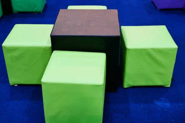 现代粉色脚凳椅子图片下载