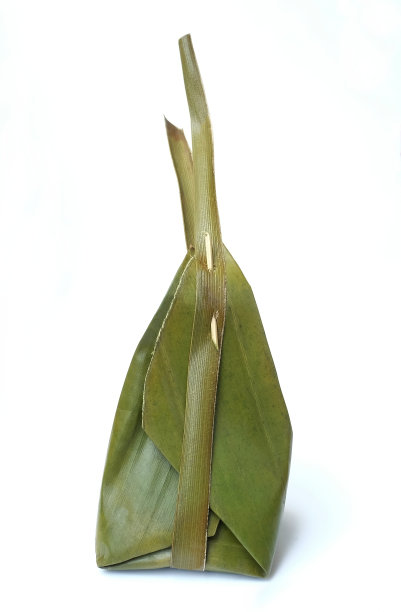 泰国包装，由香蕉叶在白色的背景图片下载