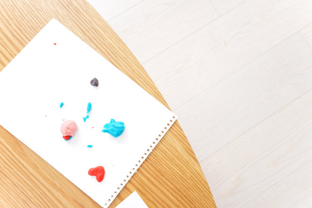 玩泥巴图片下载