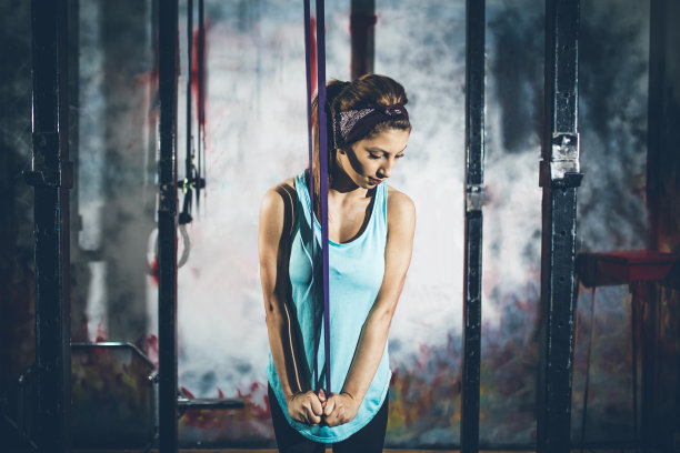 用吊带运动图片下载